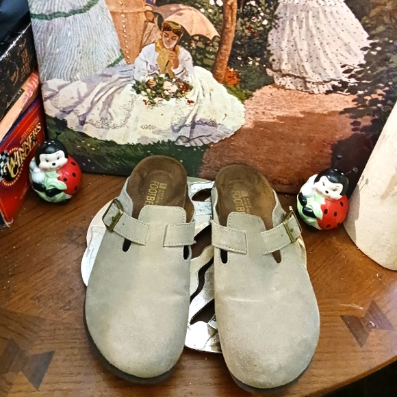 White Mountain Shoes - White Mountain Footbed Sandals Brown Leather 6M.Buckle. Slip On Slide On.